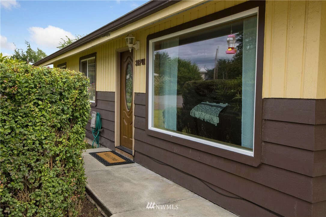 Property Photo: 31741 W Commercial Street WA 98014