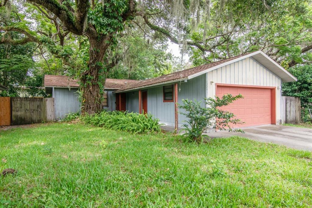 Property Photo: 1220 Dr Ml King Jr Street N FL 34695