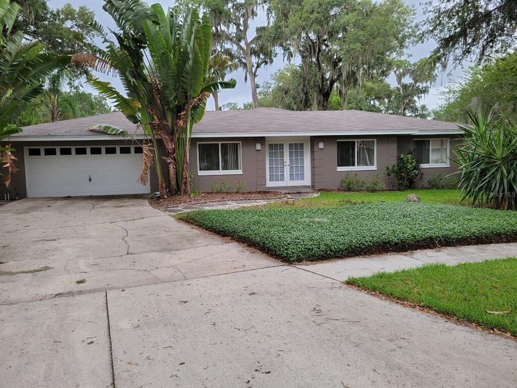 Property Photo:  130 Oak Square S  FL 33813 