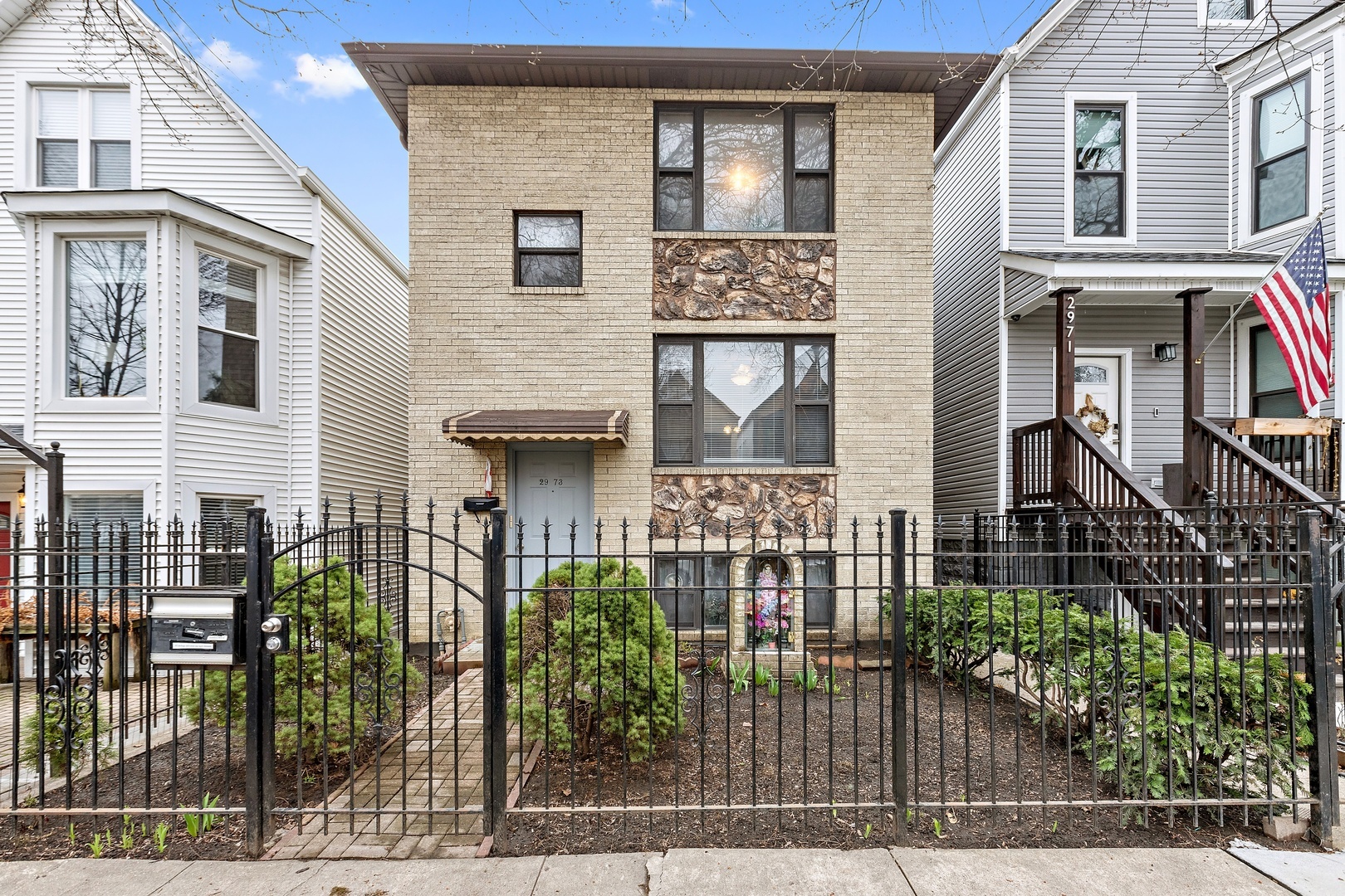 Property Photo: 2973 N Ridgeway Avenue IL 60618