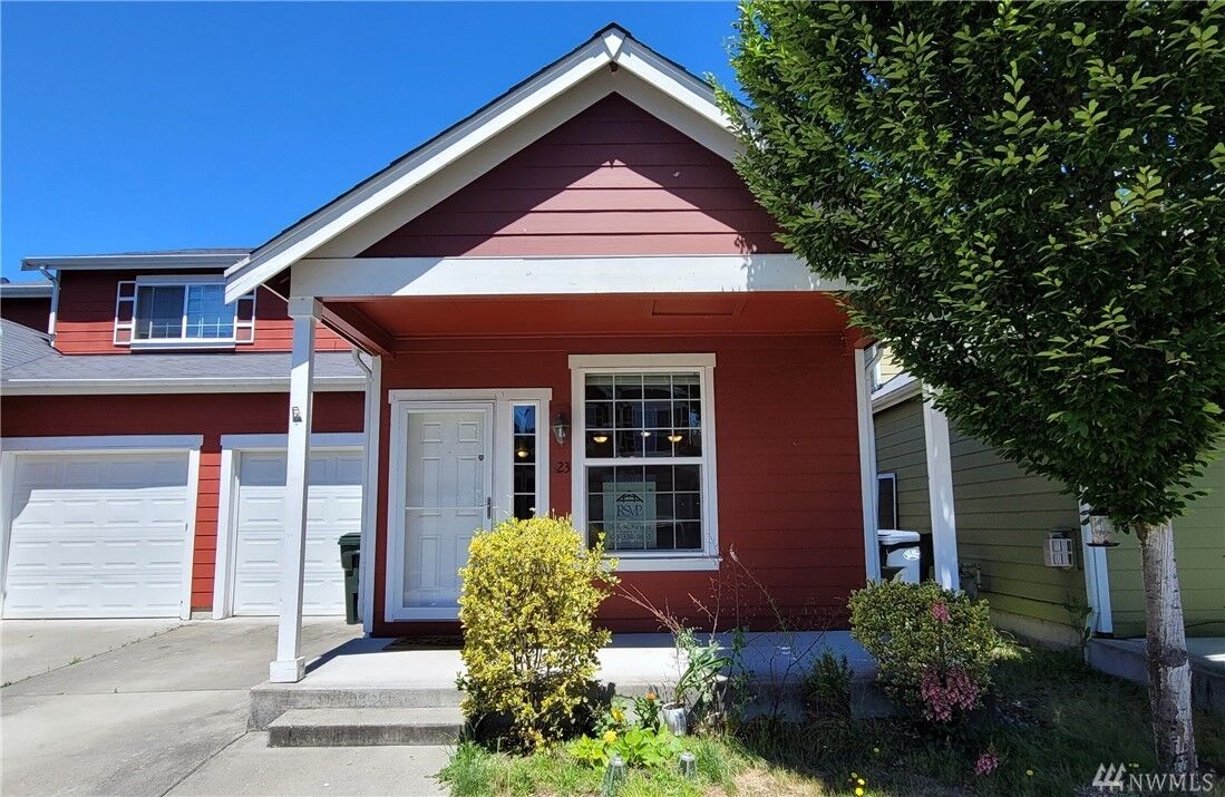 Property Photo:  623 114th St E  WA 98445 