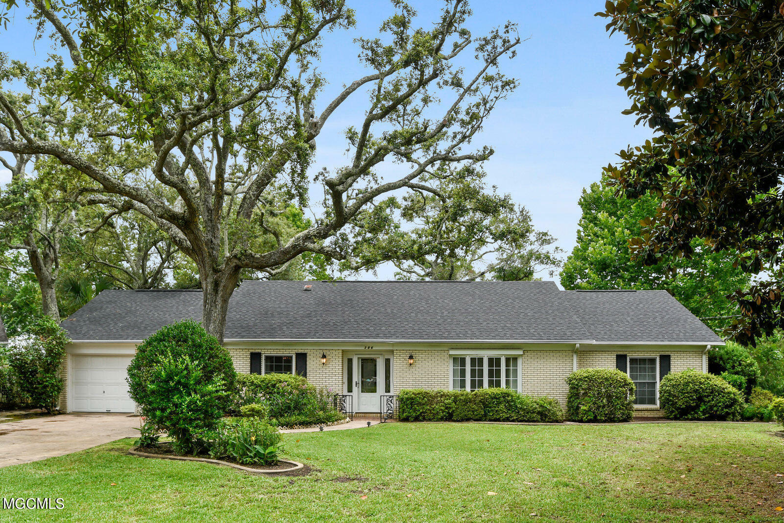 Property Photo:  386 Lakeview Boulevard  MS 39531 