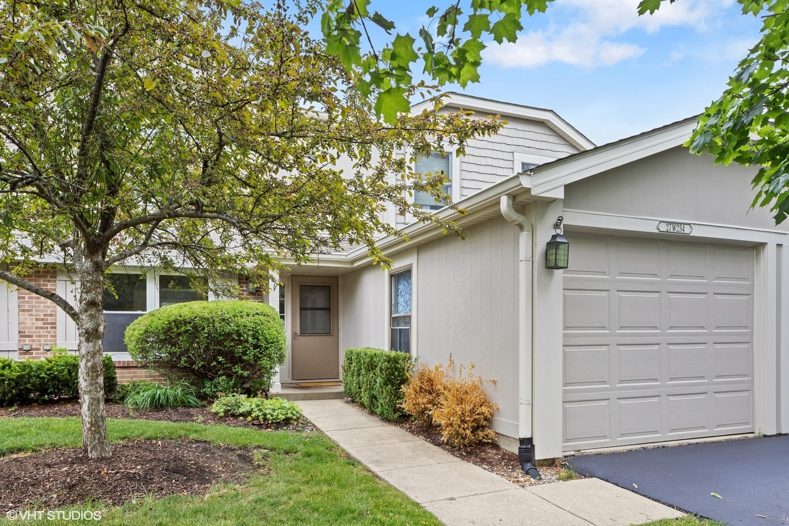 Property Photo: 27W234 Providence Lane IL 60190