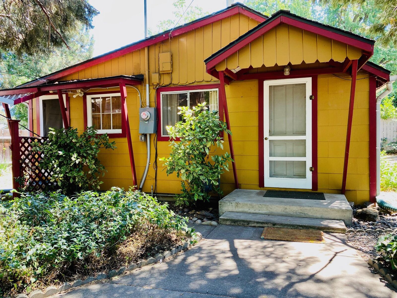 Property Photo:  106 N Pine Street  OR 97535 