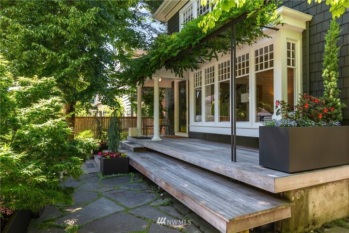 Property Photo: 1232 E Crockett Street WA 98102