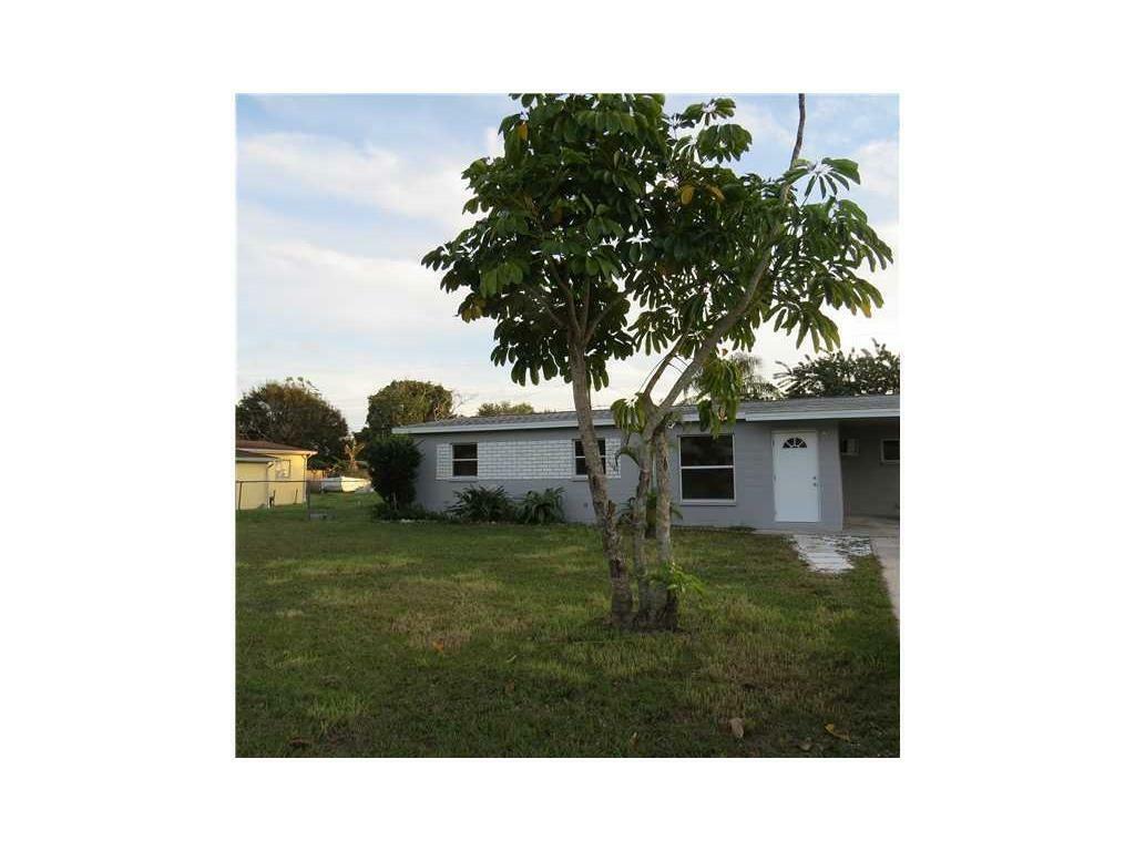 Property Photo:  2533 2nd Street SW  FL 32962 