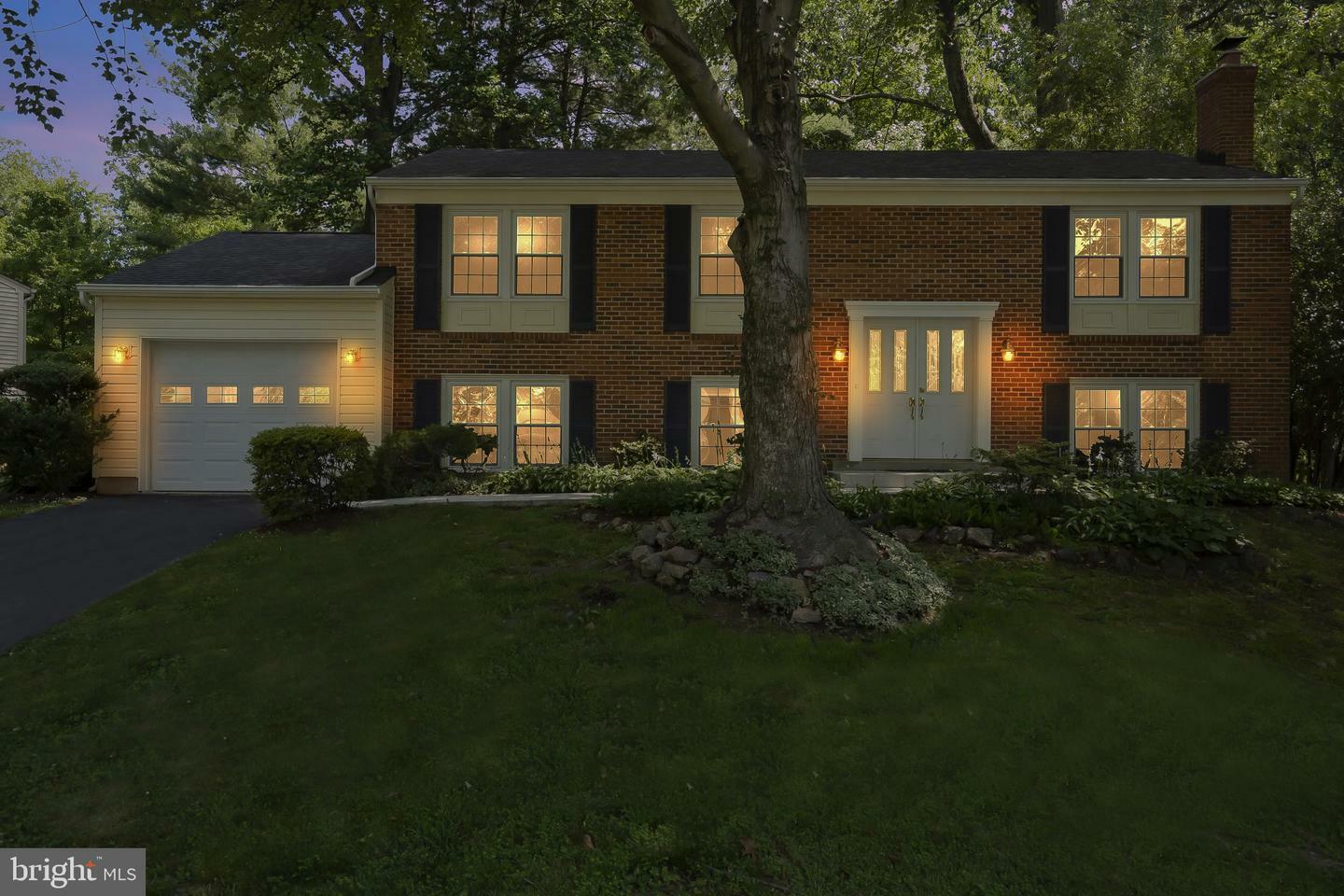 Property Photo: 12722 Longleaf Lane VA 20170