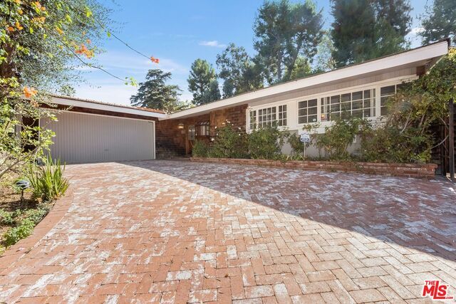 Property Photo:  5824   Laramie Ave  CA 91367 