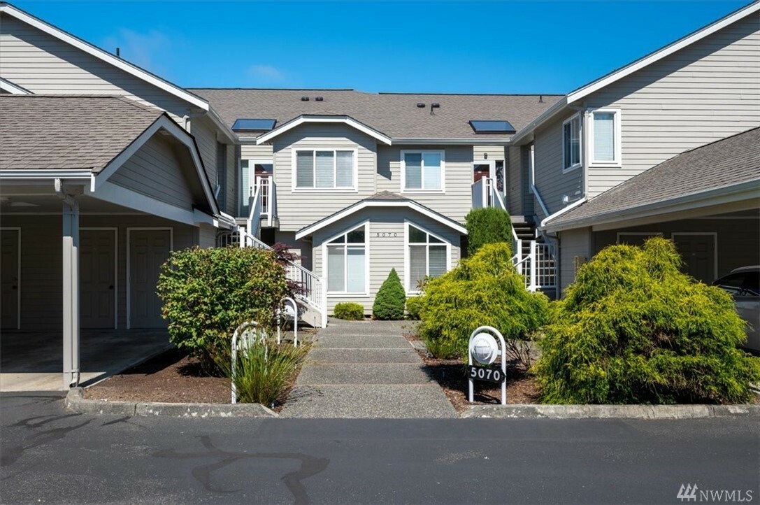 Property Photo: 5070 Festival Boulevard 1C WA 98226