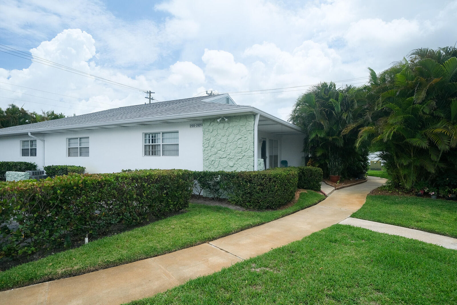 Property Photo: 2107 SE Edler Drive FL 34997