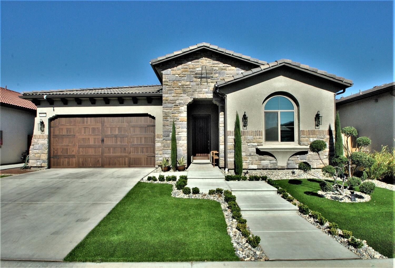 Property Photo:  2858 N Cypress Avenue  CA 93727 