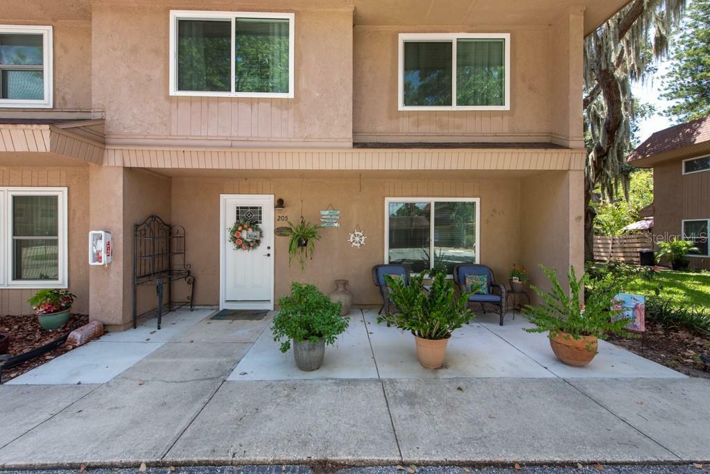 Property Photo:  205 Elliot Avenue 90  FL 34232 