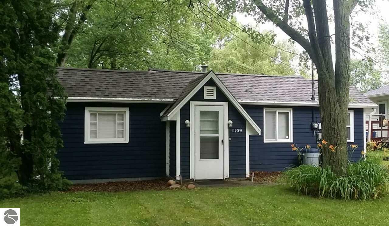 Property Photo:  1109 Robert Street  MI 48858 