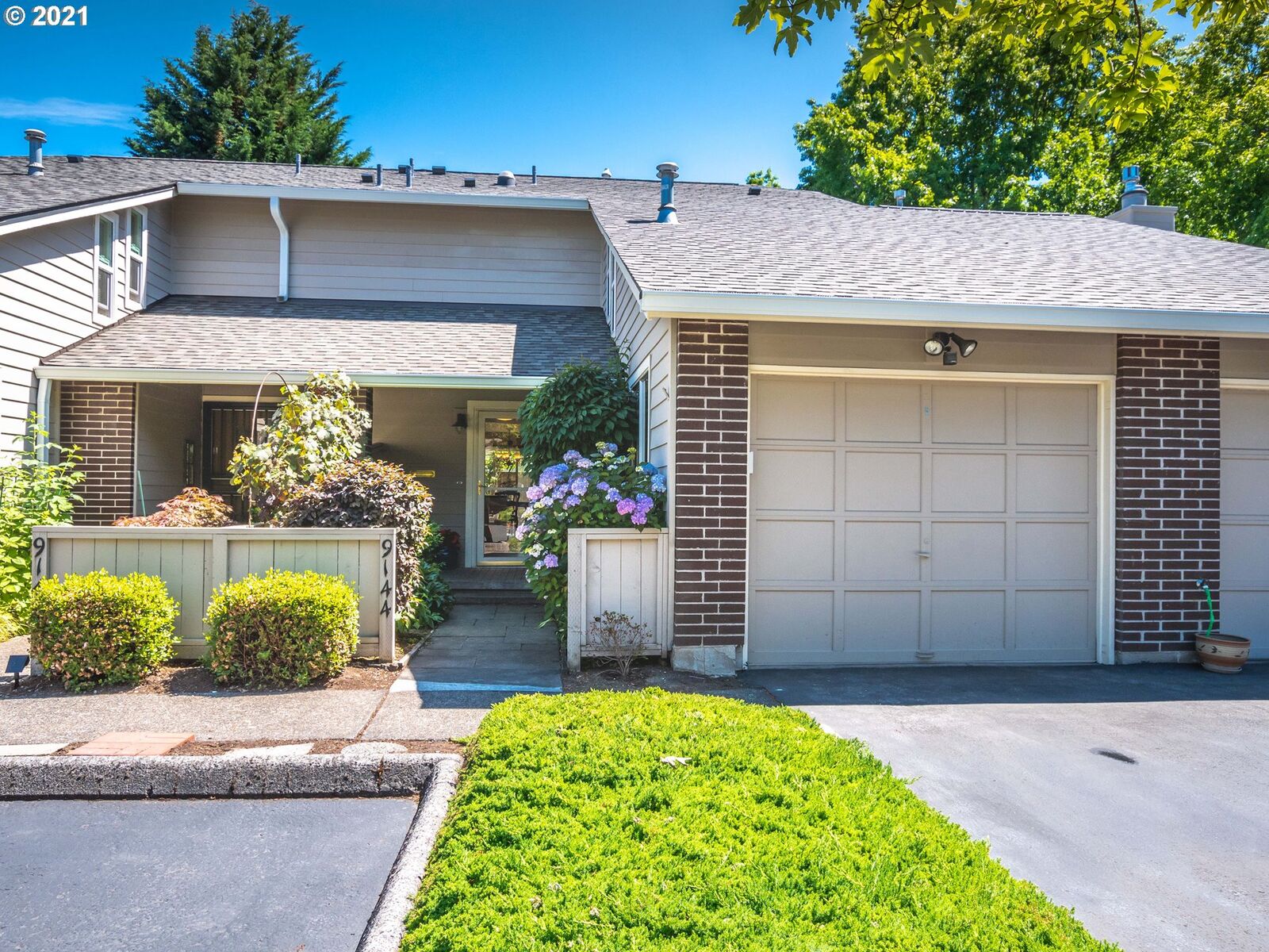 Property Photo: 9144 SW Wilshire St OR 97225
