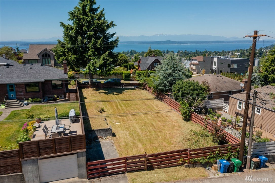 Property Photo:  6712 36th Ave SW  WA 98126 