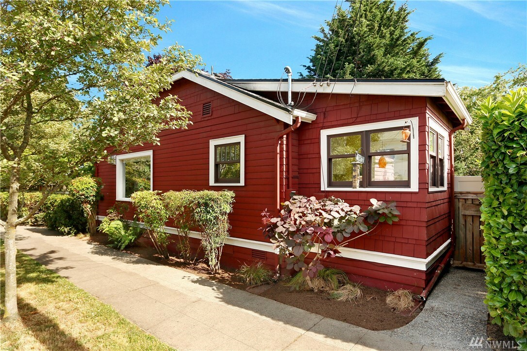 Property Photo:  2207 NW 70th St  WA 98117 