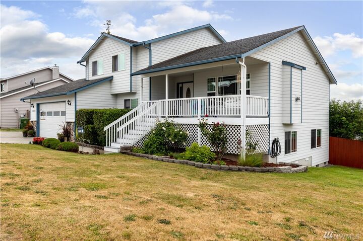 Property Photo:  1605 SW Ulysses St  WA 98277 