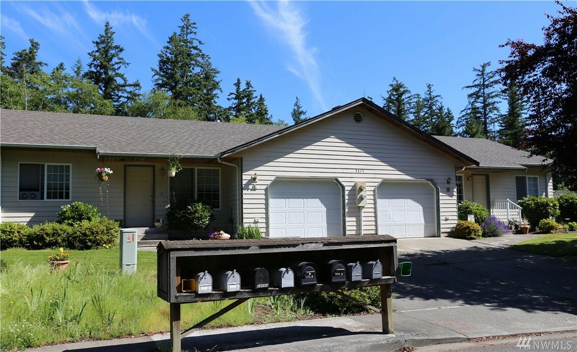 Property Photo:  2417 Club Ct  WA 98273 