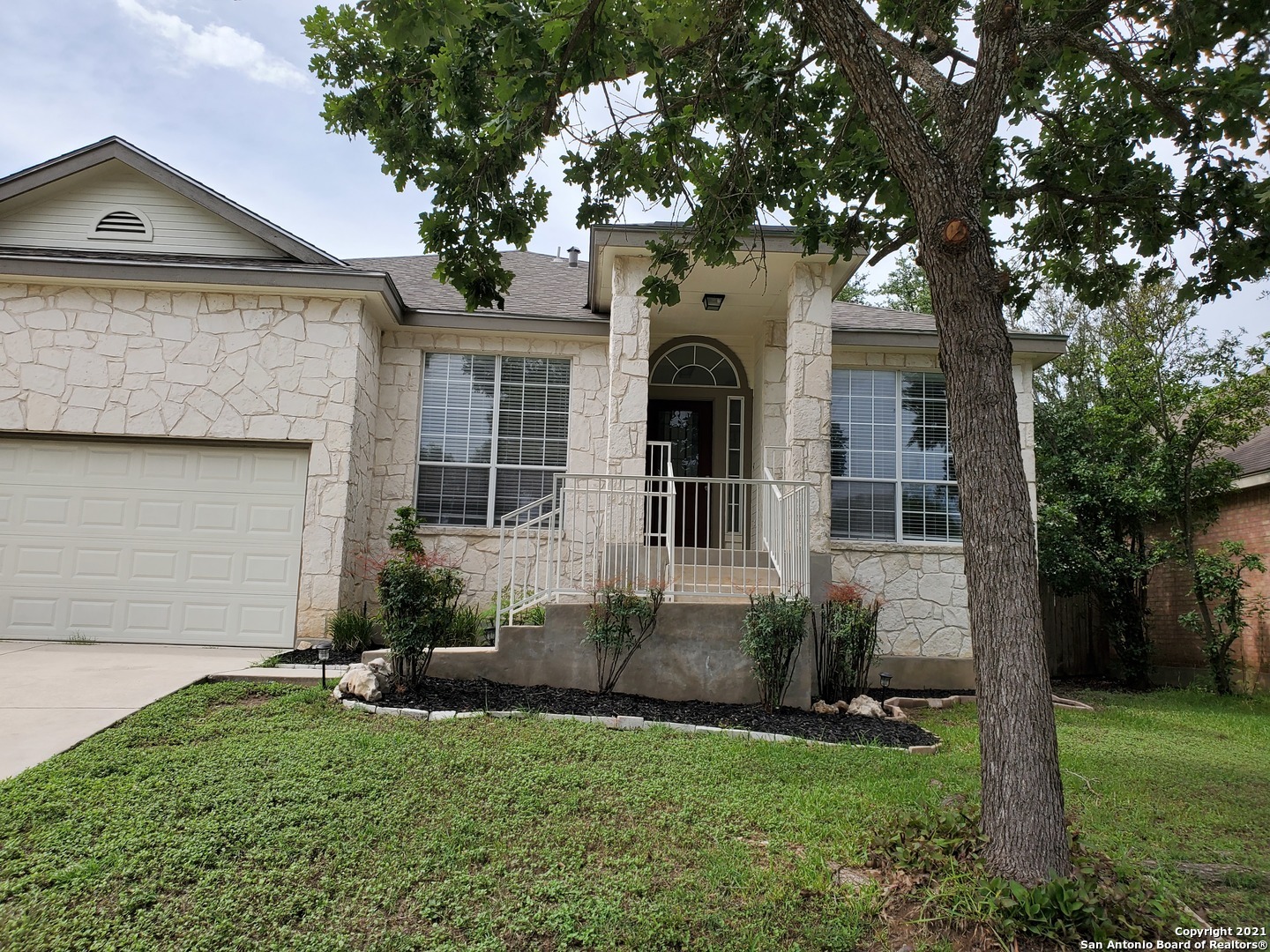 Property Photo: 1027 Visor Dr TX 78258