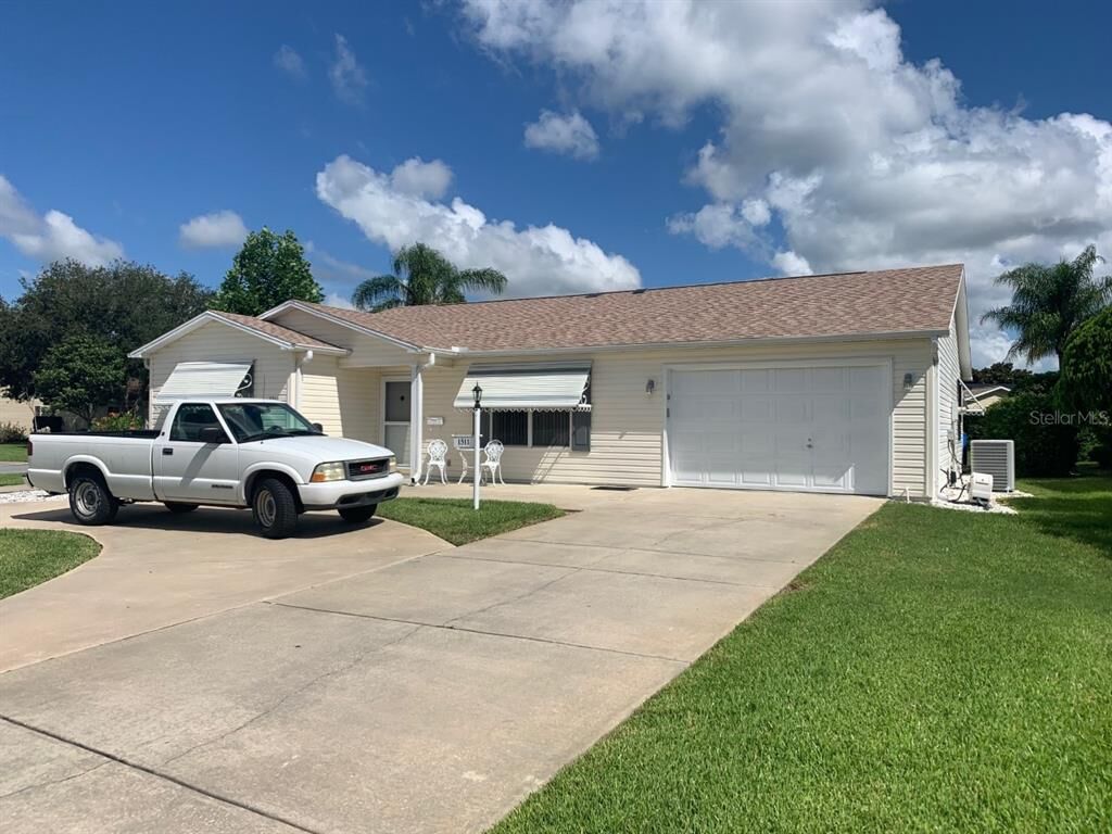 Property Photo: 1511 Gardena Court FL 32159