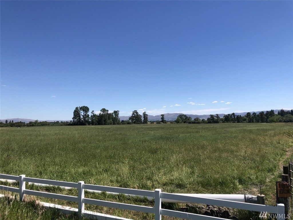 Property Photo:  200 X Meadowbrook Lane  WA 98926 