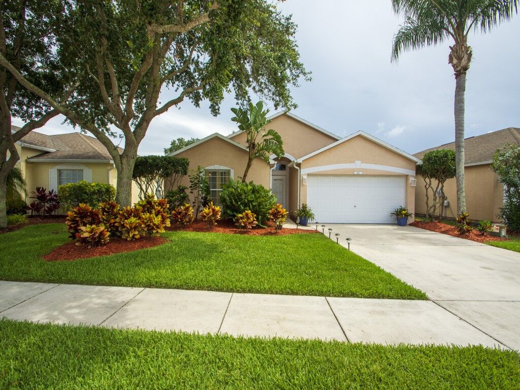Property Photo:  1158 N 13th Square  FL 32960 