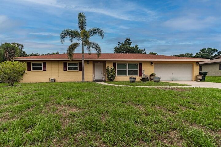 Property Photo:  4621 Queens Point Drive  FL 33813 