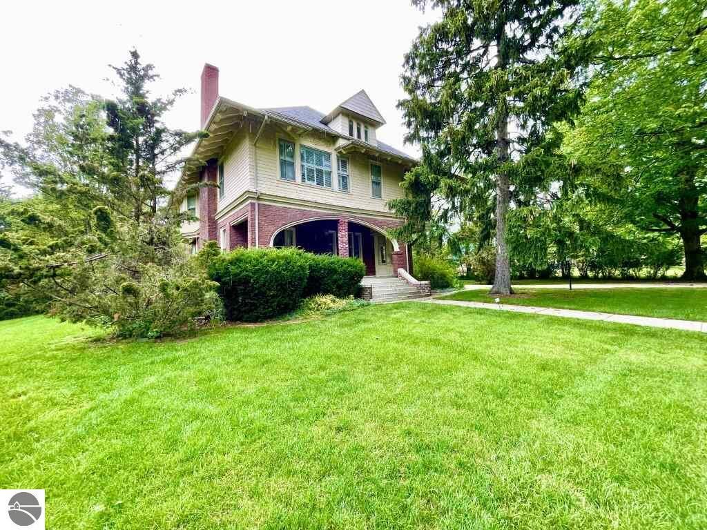 Property Photo:  623 N State Street  MI 48801 