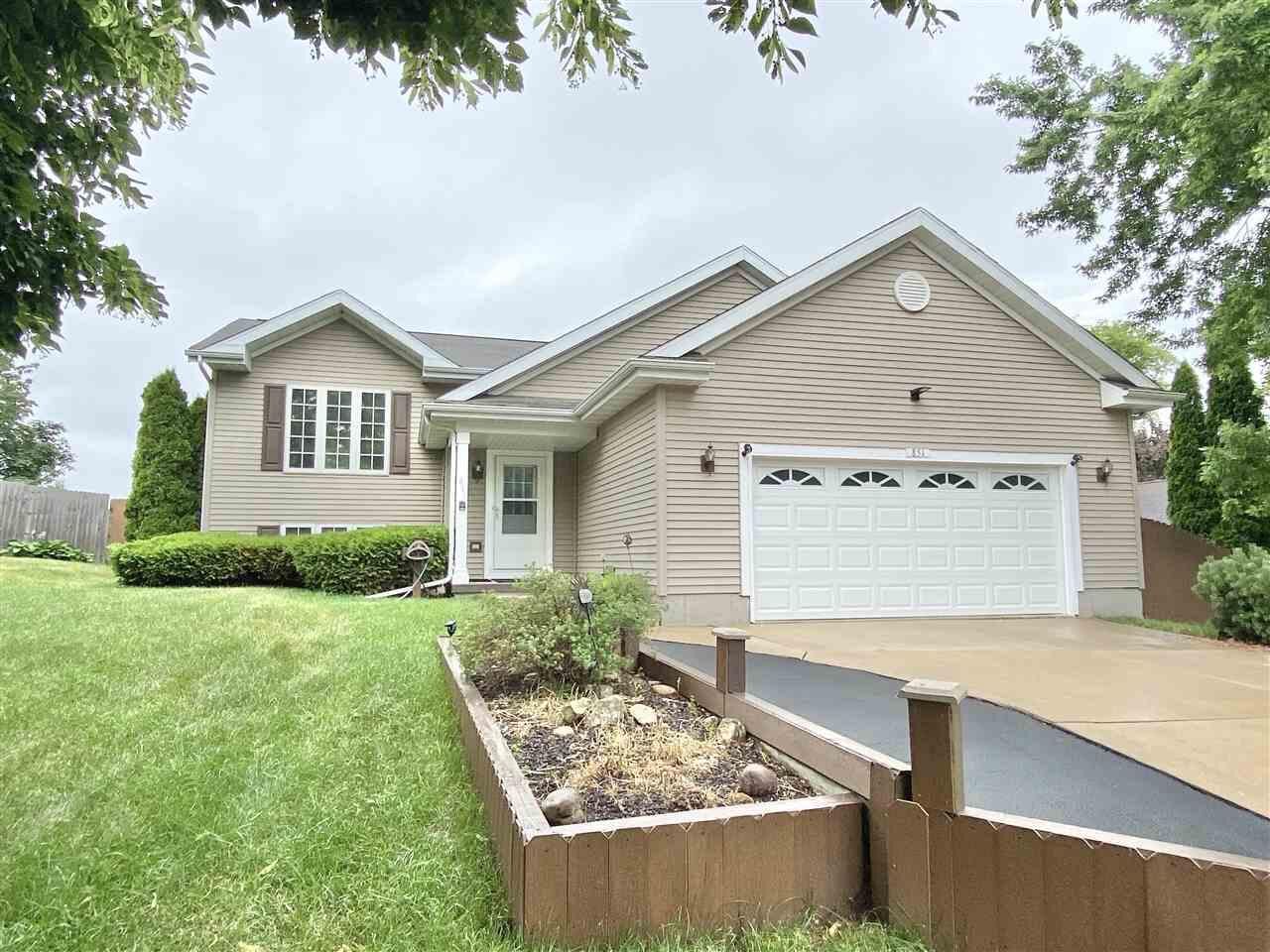 Property Photo:  851 Rogers St  WI 53563 