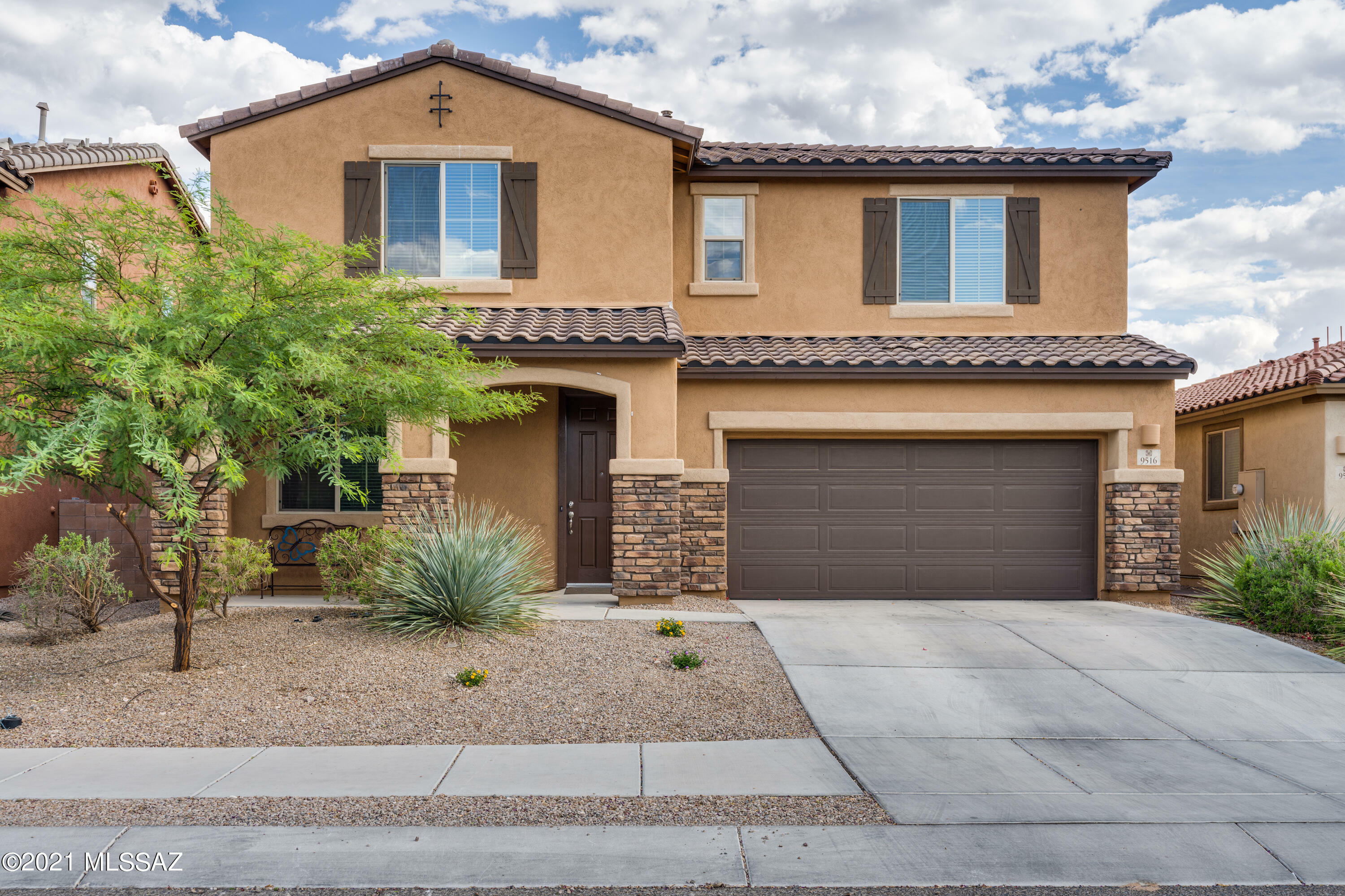 Property Photo: 9516 S Quiet Dove Drive AZ 85747