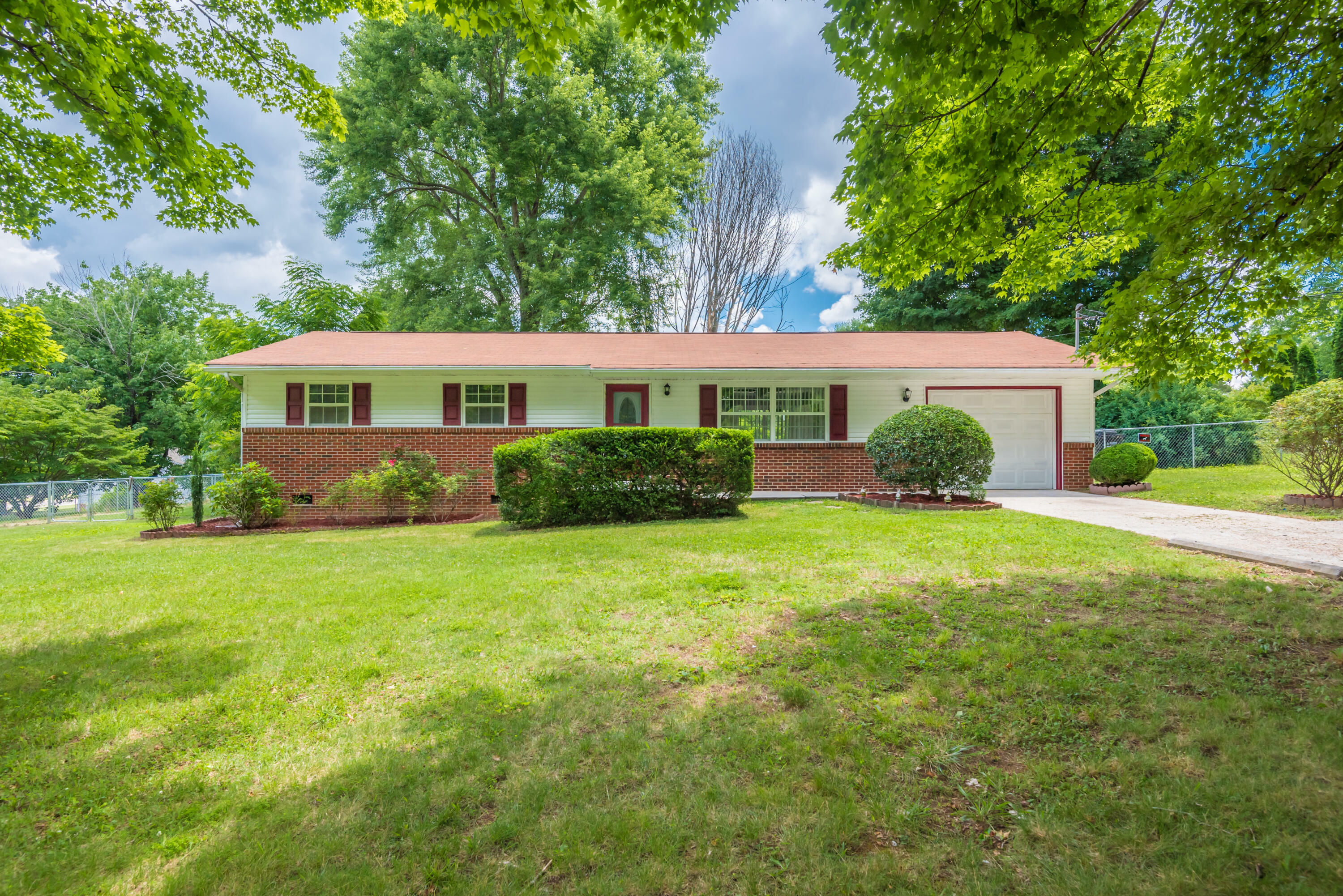 Property Photo:  8608 Fox Lonas Rd  TN 37923 