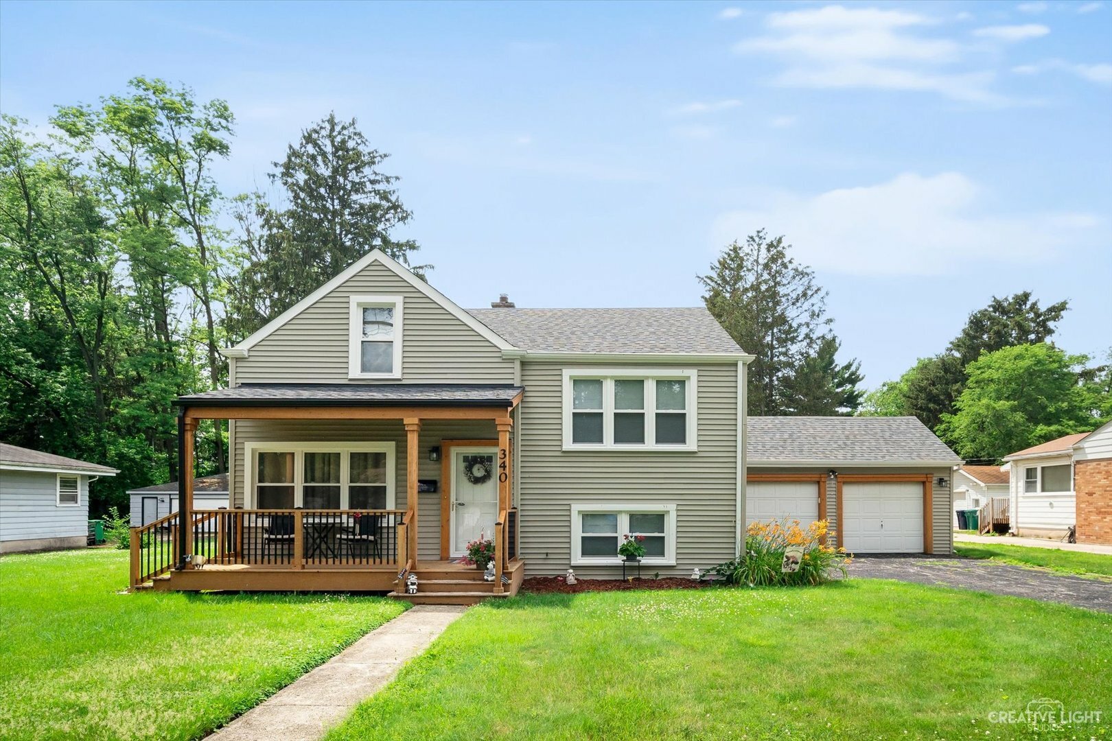Property Photo: 340 S Edgewood Avenue IL 60148