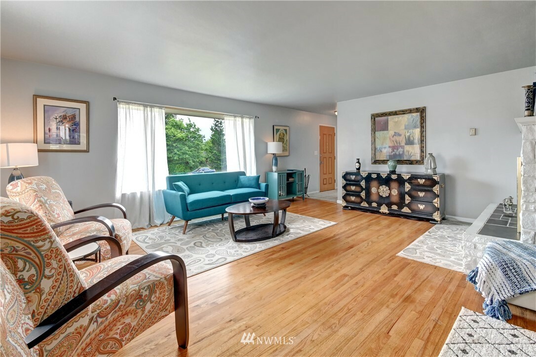 Property Photo: 712 Colby Avenue WA 98201