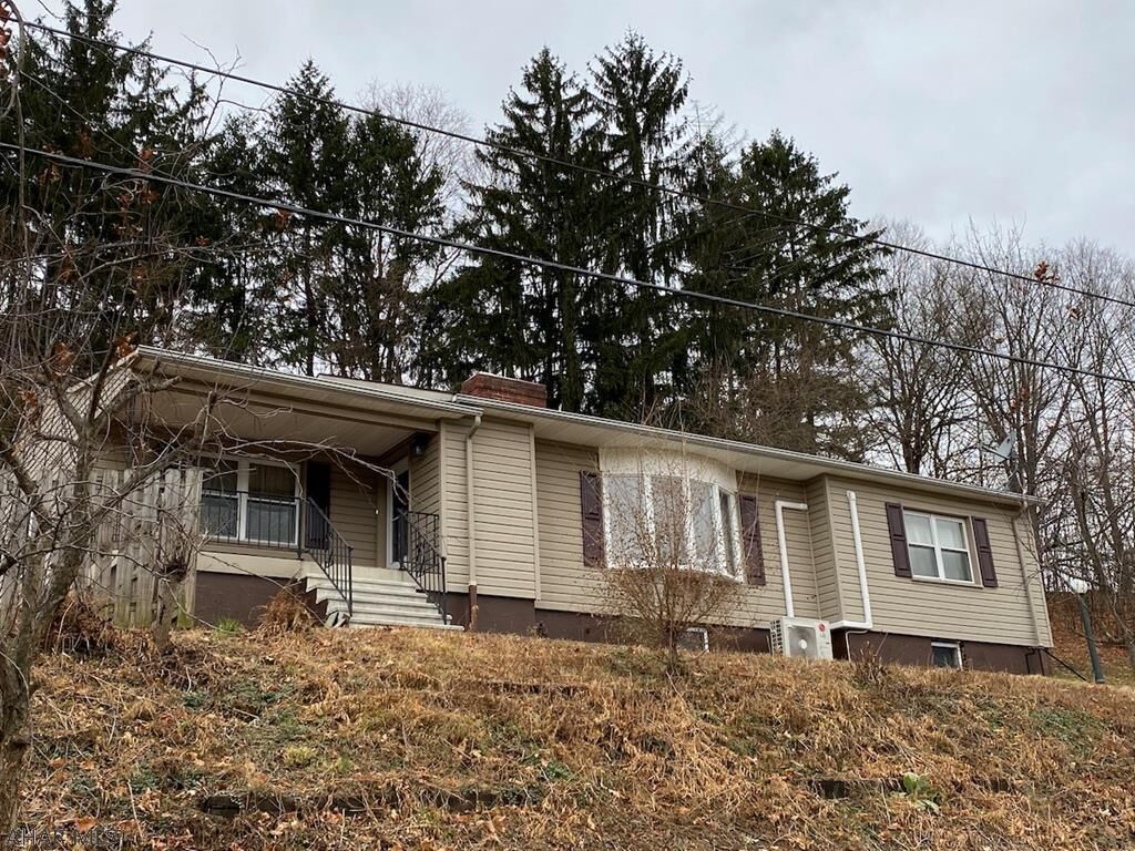 Property Photo: 151 Orchard Way PA 15522