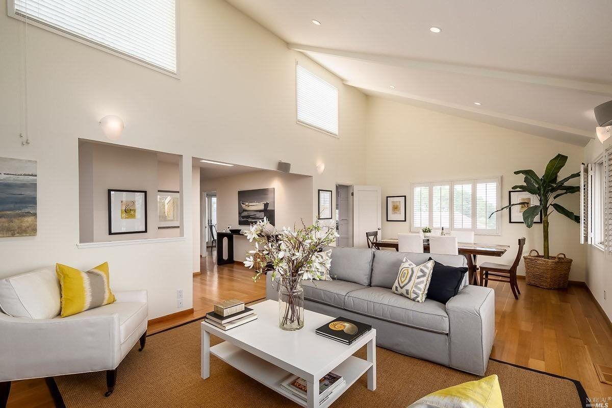 Property Photo:  341 Durant Way  CA 94941 