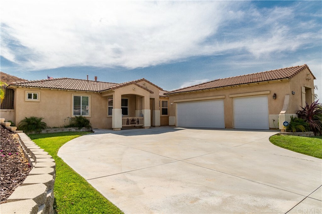 Property Photo:  28675 Chaucer  CA 92584 