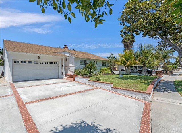 Property Photo: 607 S Roosevelt Avenue CA 92832