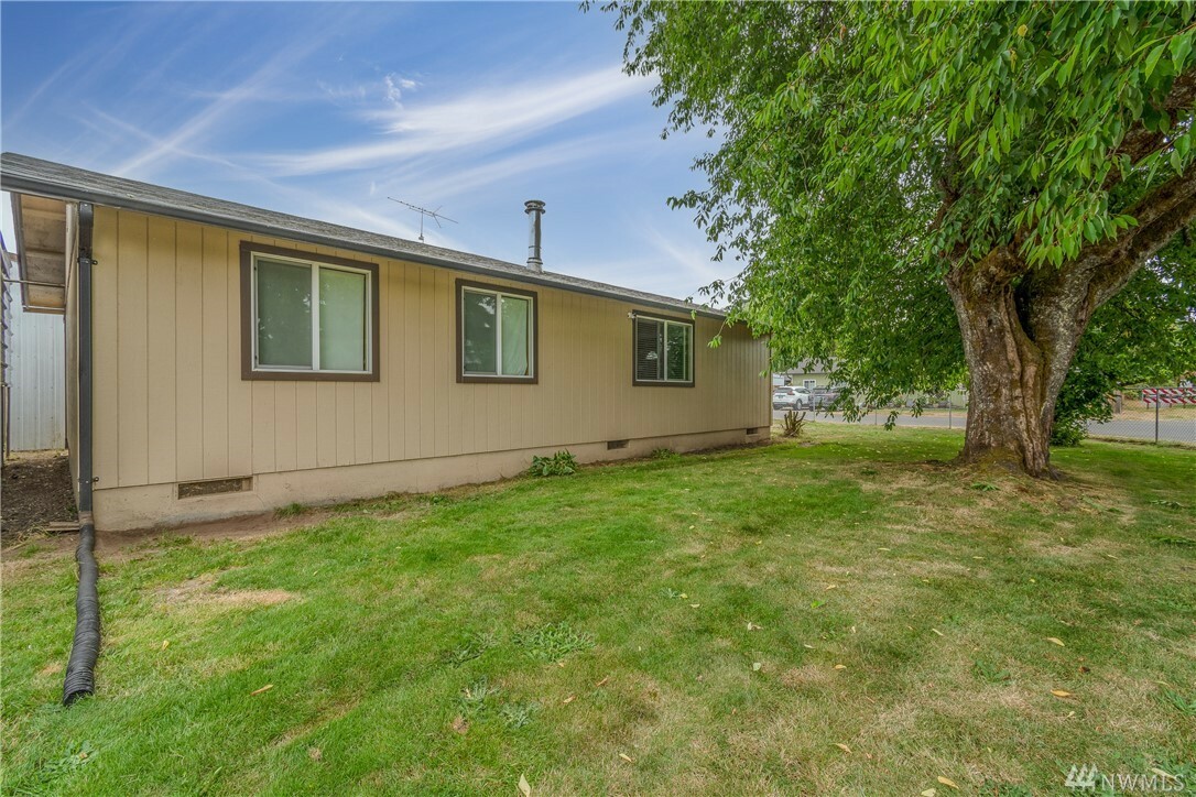 Property Photo:  354 Shear St SW  WA 98611 