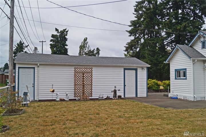 Property Photo:  1813 Washington St  WA 98584 