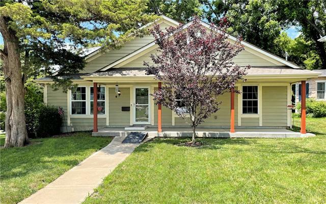 Property Photo:  402 E Poplar Street  KS 66061 