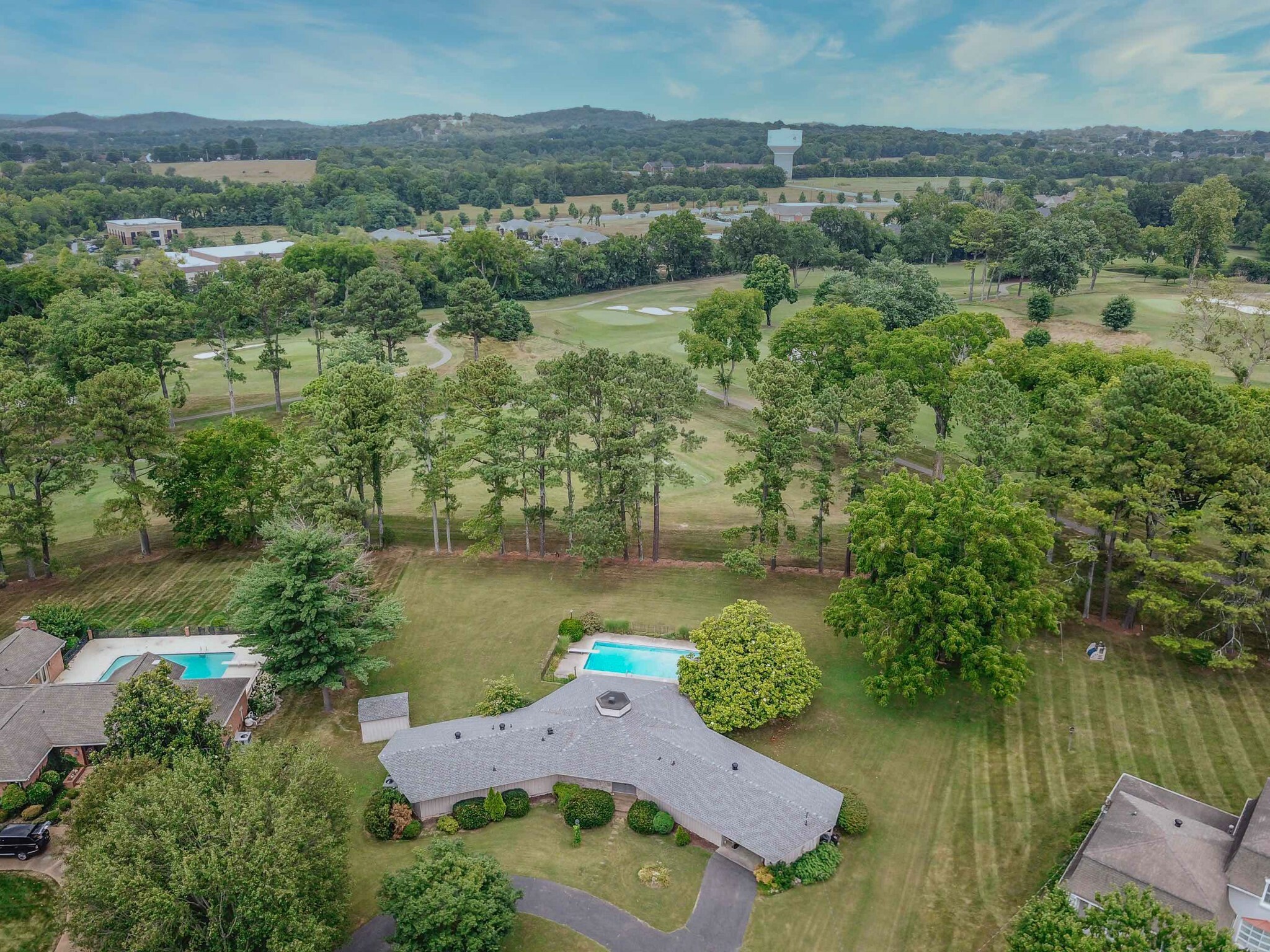 Property Photo: 130 Fairways Dr TN 37075