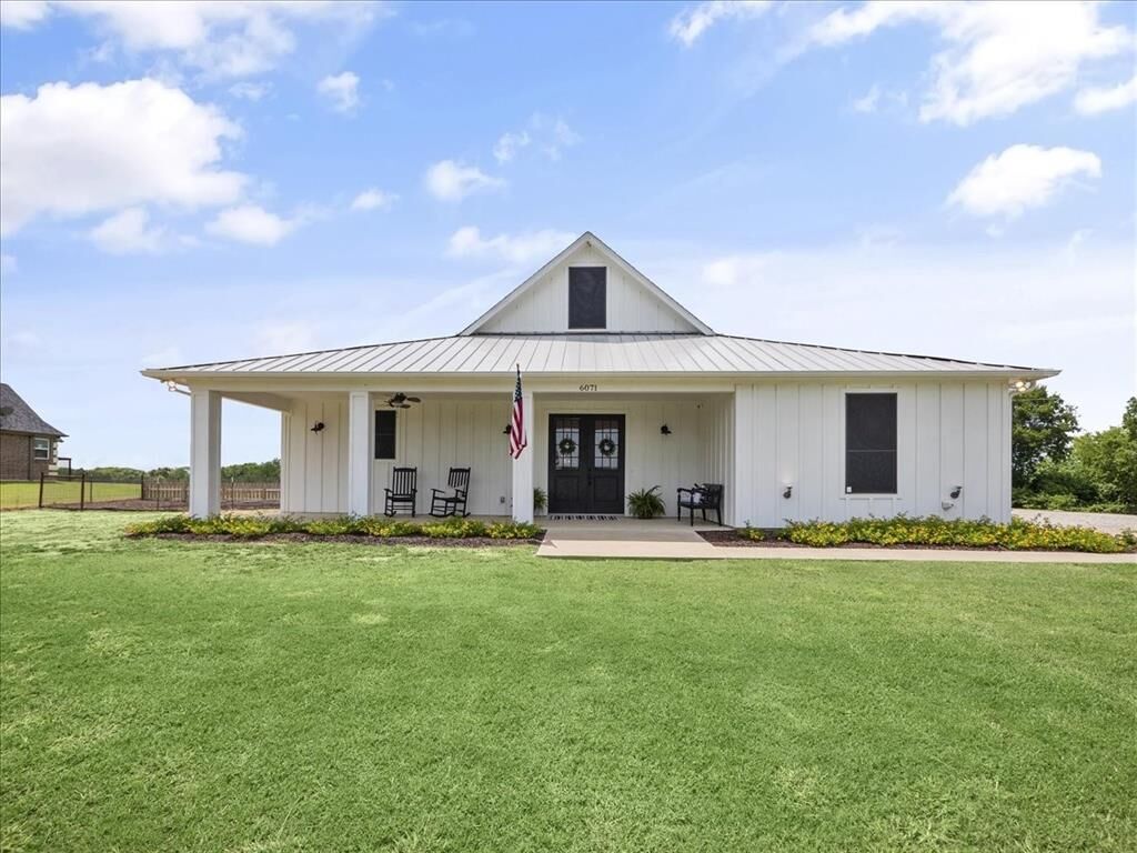 Property Photo: 6071 County Road 660 TX 75442