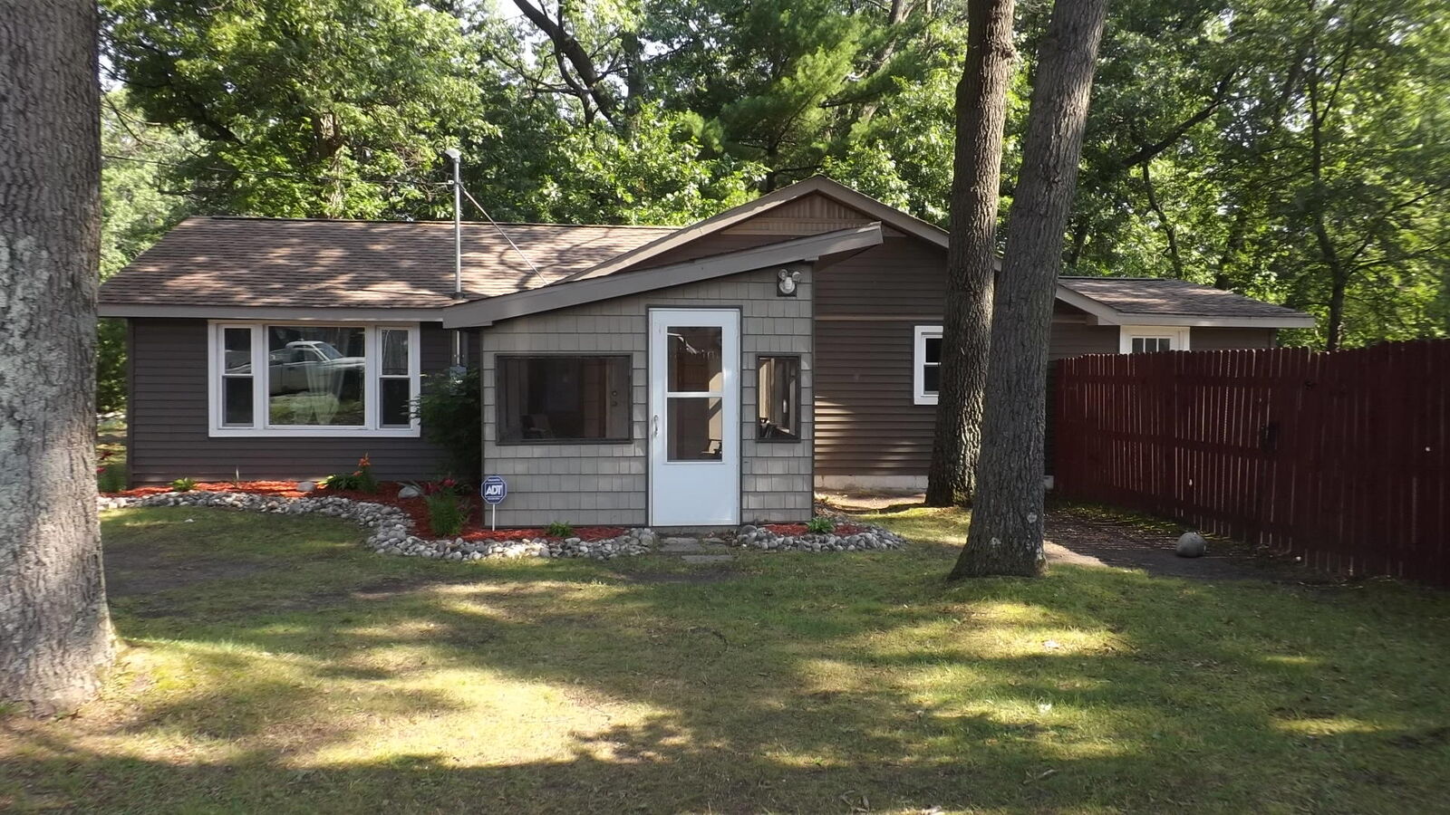 Property Photo: 104 Maple Bluff Avenue MI 48651