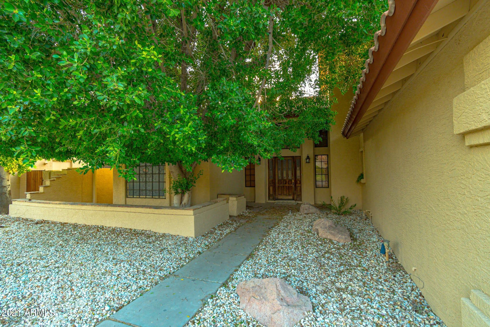Property Photo: 25 S Silverado Street AZ 85296