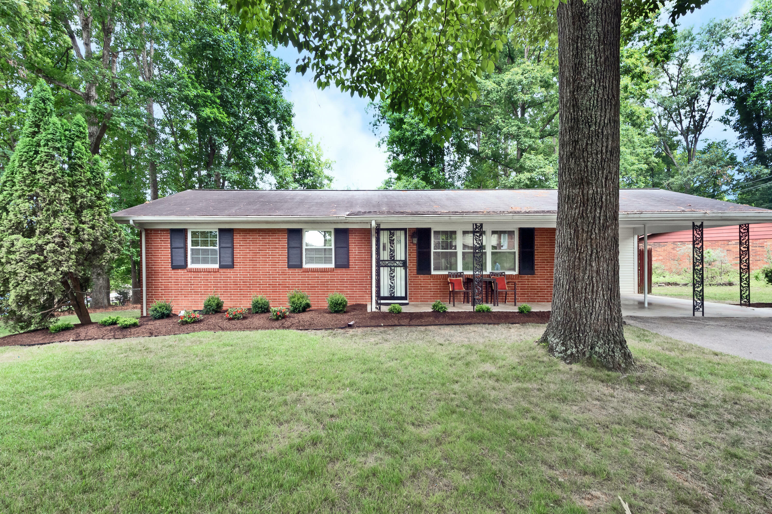 Property Photo:  1015 W Forest Blvd  TN 37909 