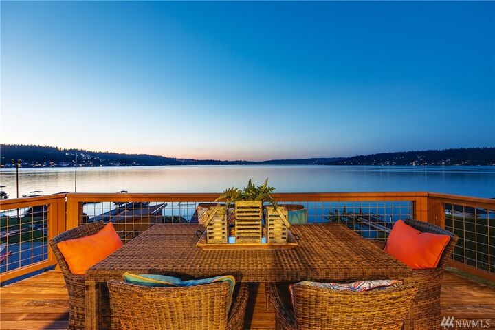 Property Photo:  17624 SE 40th Place  WA 98008 