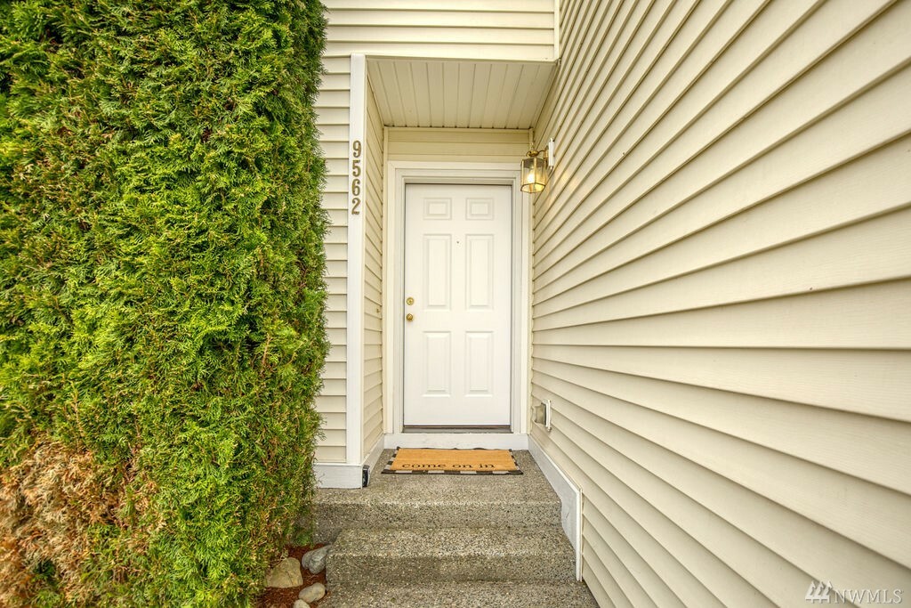 Property Photo:  9562 187th St Ct E  WA 98375 