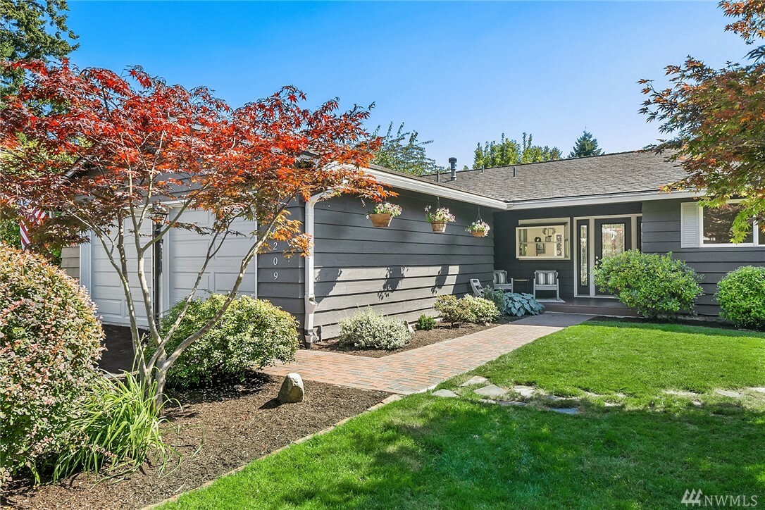 Property Photo:  16209 NE 19th St  WA 98008 