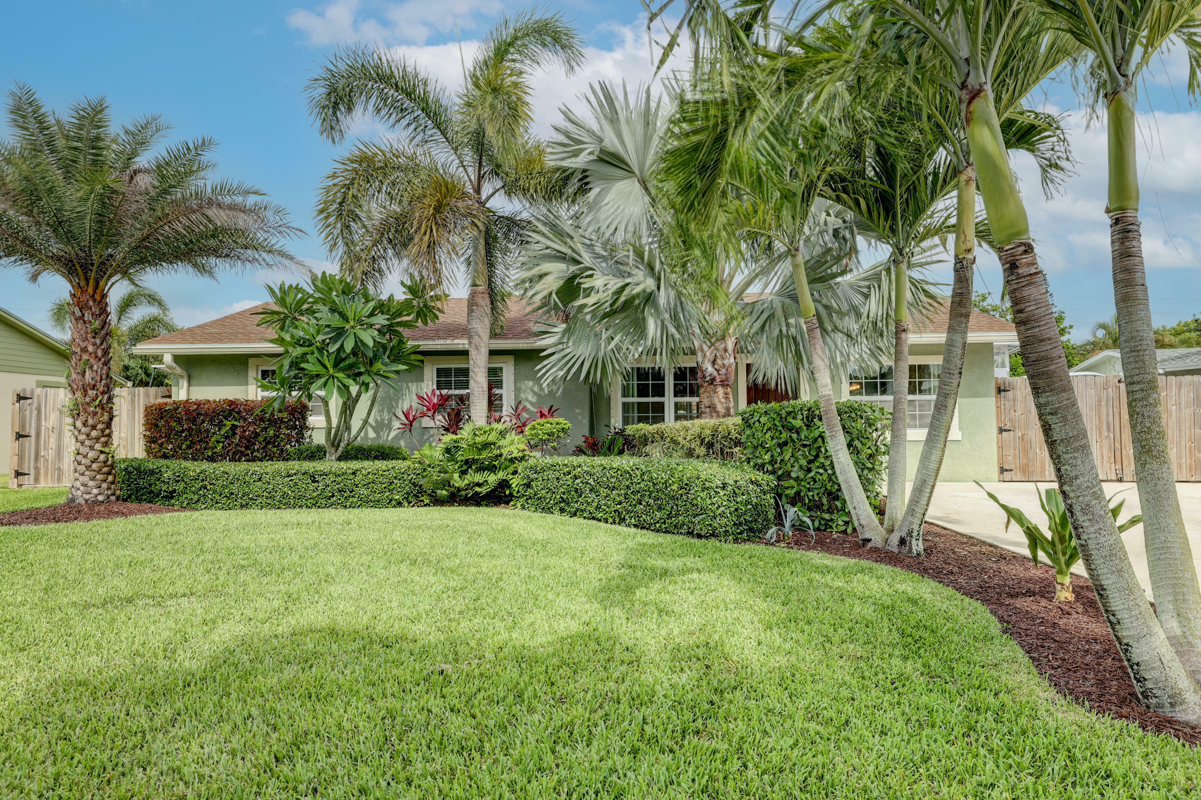 Property Photo:  19004 SE Arnold Drive  FL 33469 