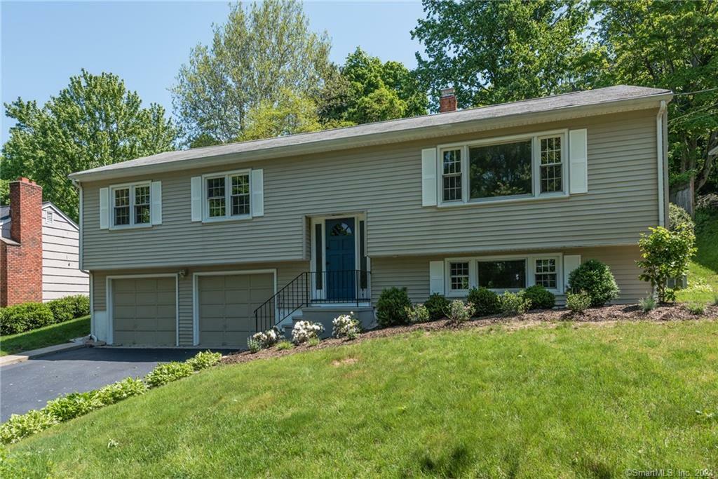 Property Photo:  206 Orchard Hill Lane  CT 06824 